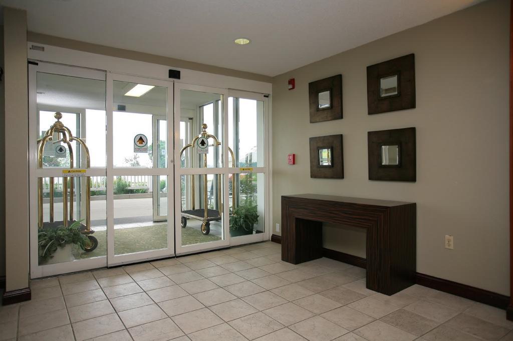 Hotel Baymont By Wyndham Dale Interior foto